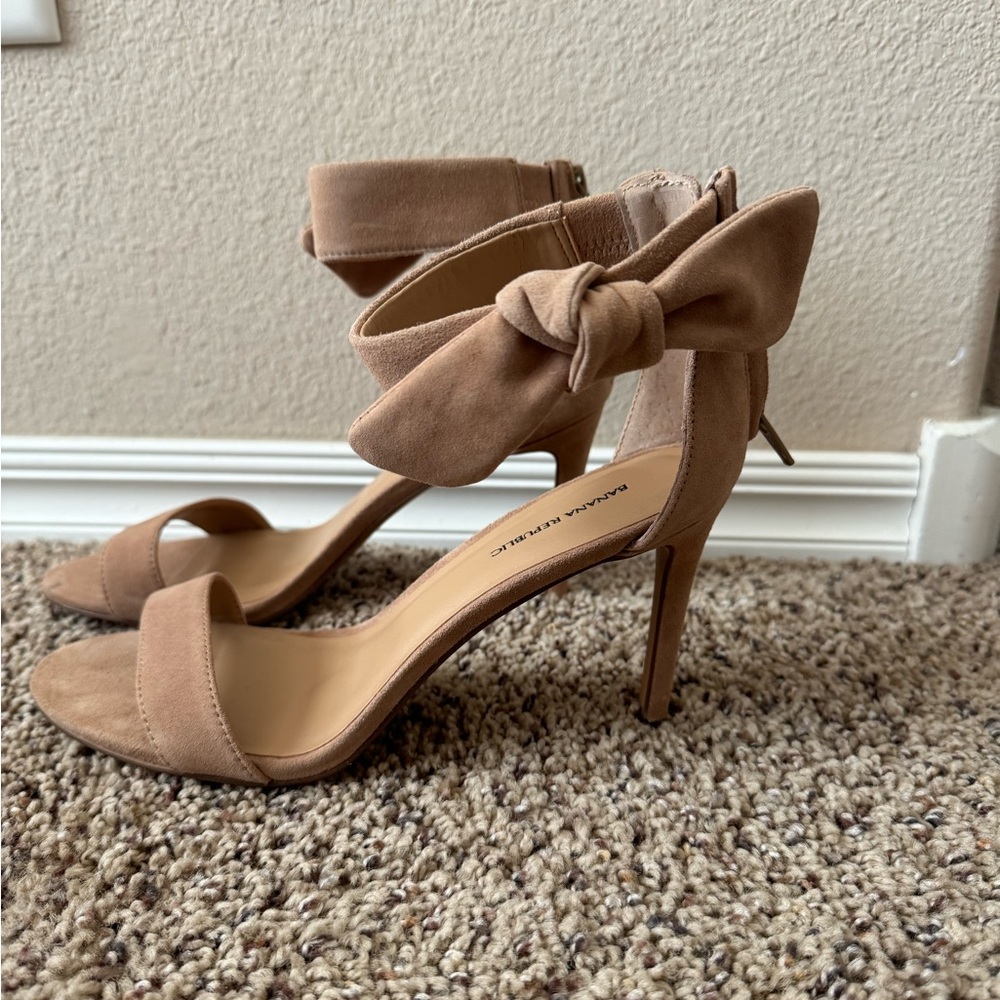 Banana Republic suede heel